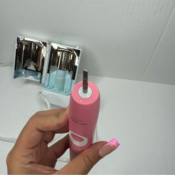 Philips Sonicare ProtectiveClean 4100 Electric Rechargeable‎ Toothbrush - Picture 7 of 10